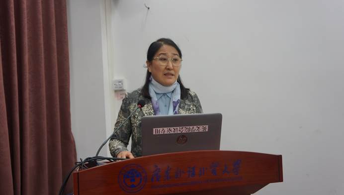 说明: D:\李子丹\新闻和照片\2019\12.5张云秋教授讲座\DSC09512.JPG 说明: D:\李子丹\新闻和照片\2019\12.5张云秋教授讲座\DSC09512.JPG