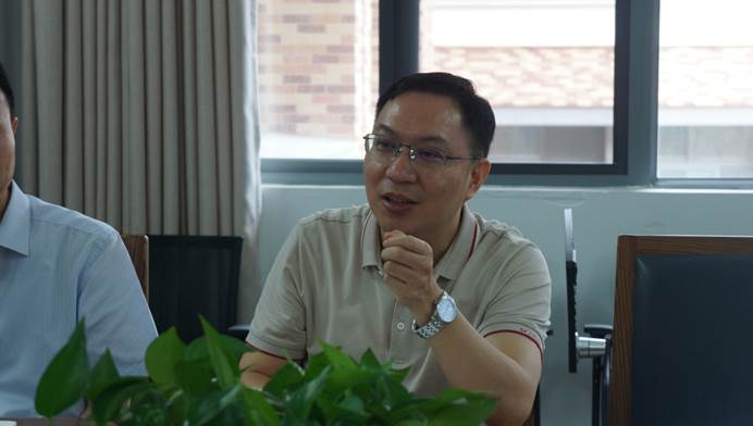 说明: D:\Safira 工作文件夹\2022-5-30 刘海春副校长率研究生院来威尼斯官网调研\刘海春发言.JPG